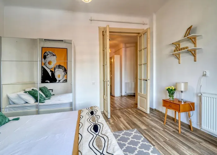 Charm Βουκουρέστι